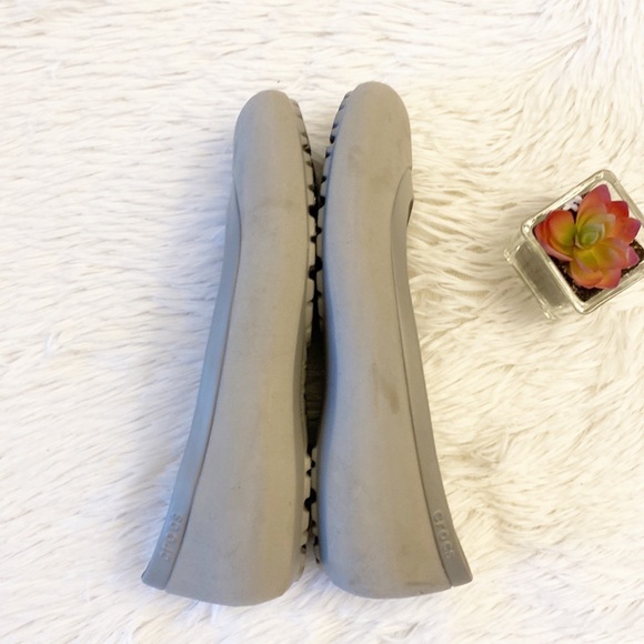 CROCS | Grey Ballet Flats loafers faux fur footbed women’s 6 - Picture 5 of 9